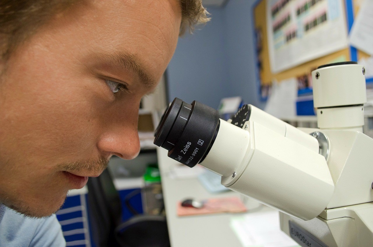 Picture of a man looking in a microscop